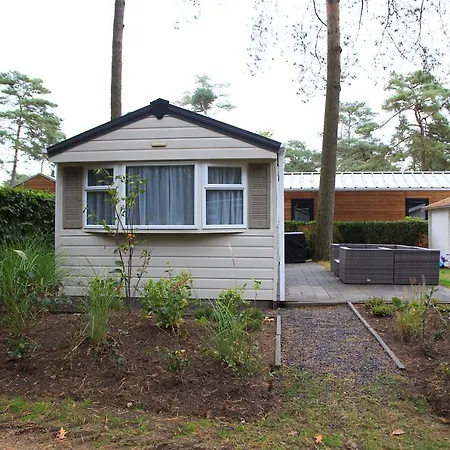 Droomparkchalet Met Overdekt Tuinspeelhuis! בקתה *
